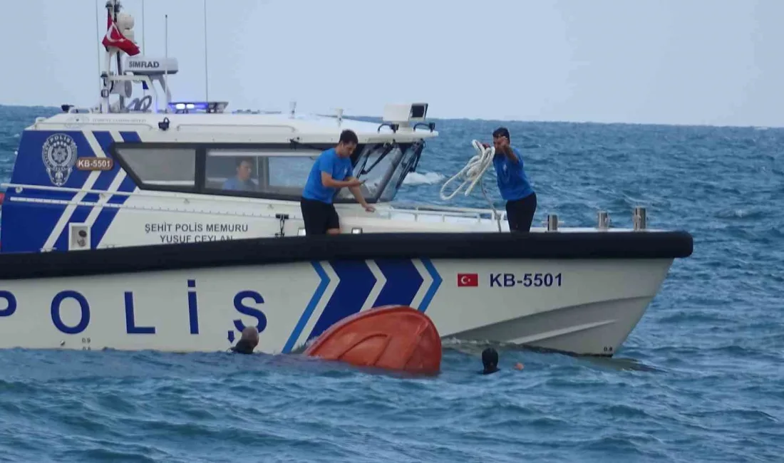 SAMSUN’DA DALGALI DENİZDE SEYİR