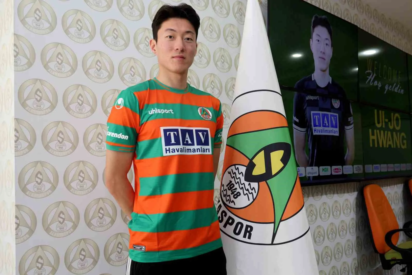 Alanyaspor, Ui-Jo Hwang’ı renklerine bağladı