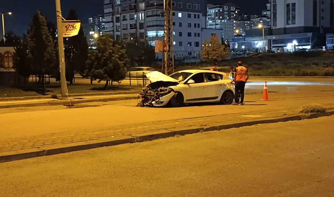 ANKARA'NIN ETİMESGUT İLÇESİNDE OTOMOBİLLE DOLMUŞUN ÇARPIŞTIĞI KAZADA 4 KİŞİ YARALANDI.