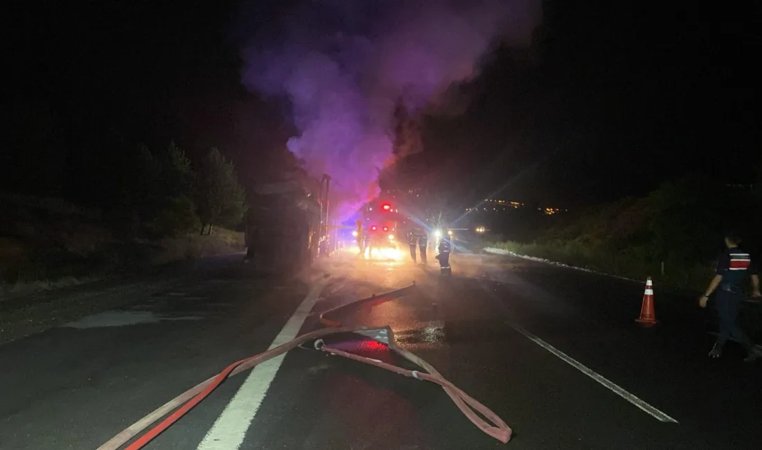 ANKARA’DA, GECE SAATLERİNDE BİLİNMEYEN BİR NEDENDEN DOLAYI YANAN TIR, İTFAİYE