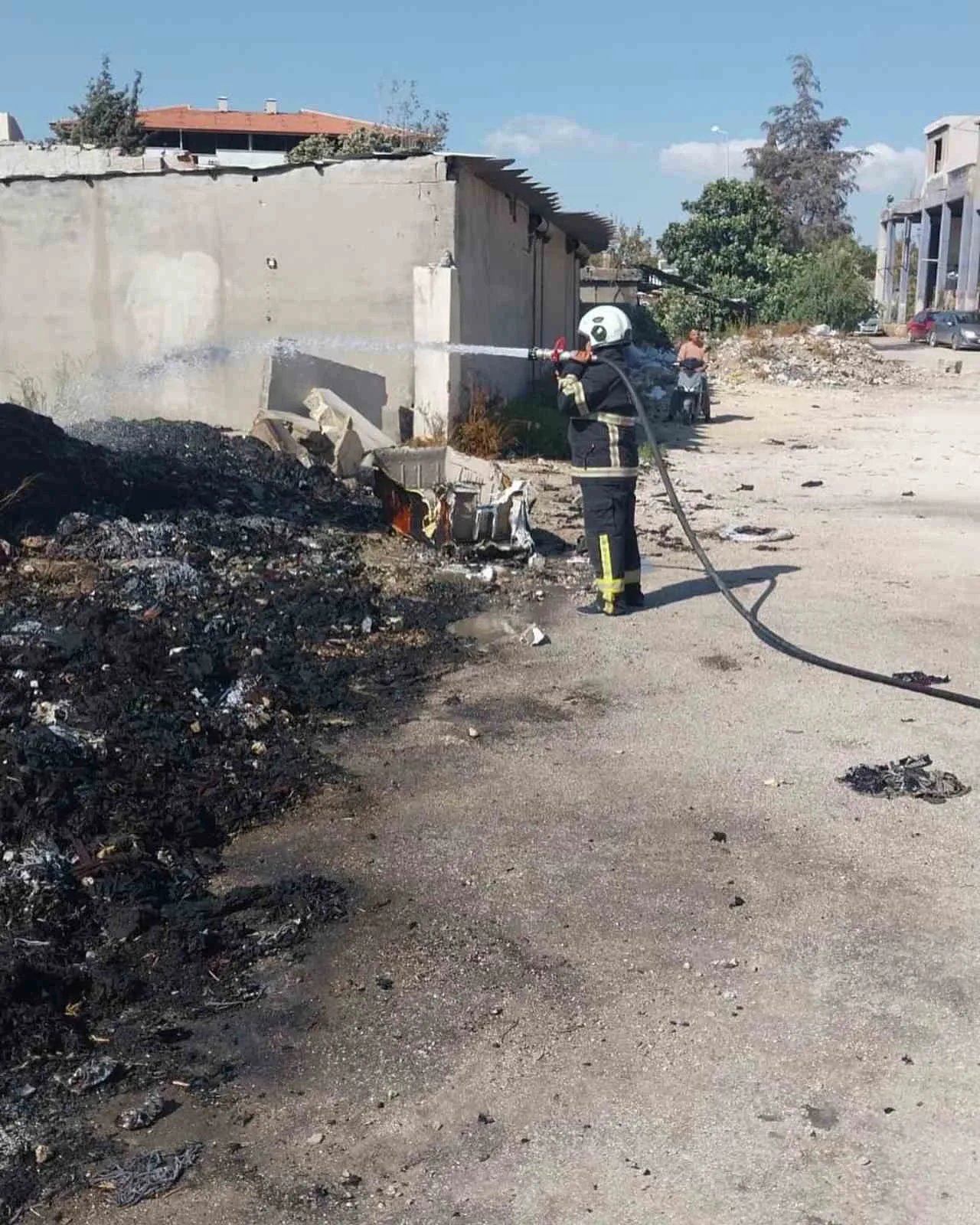 Antakya’da çöp yangını