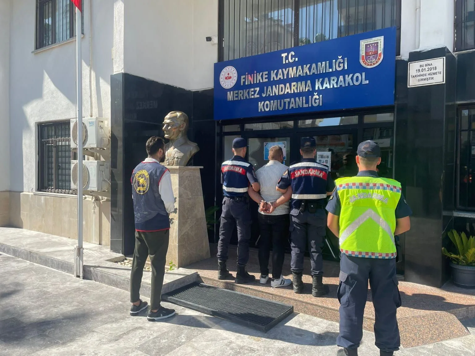 Antalya’da 13 yıl hapis cezasıyla aranan firari JASAT timlerinden kaçamadı