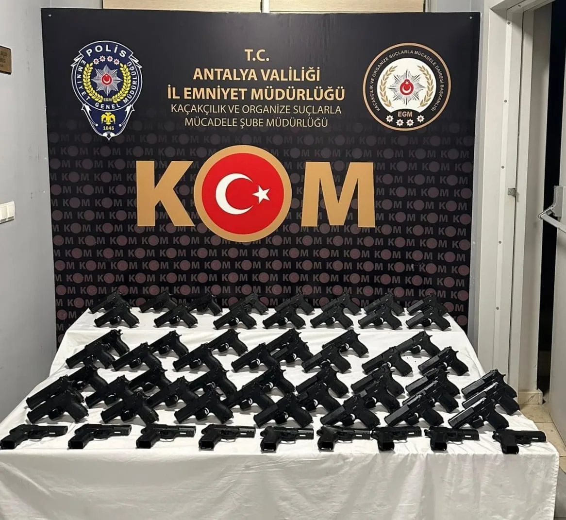 Antalya’da silah kaçakçılığı operasyonu: 2 tutuklama