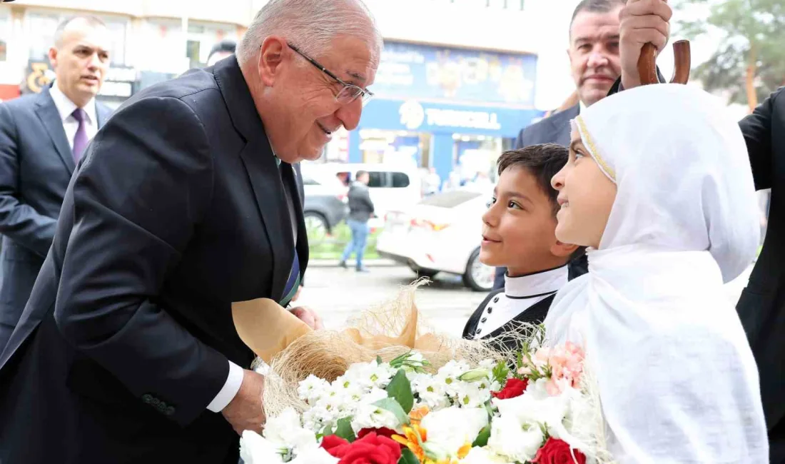 MİLLİ SAVUNMA BAKANI YAŞAR GÜLER BAYBURT ZİYARETİNE DEVAM EDİYOR.