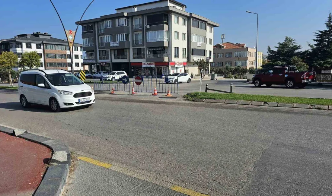 BANDIRMA'DA YOL KAPANINCA VATANDAŞLAR