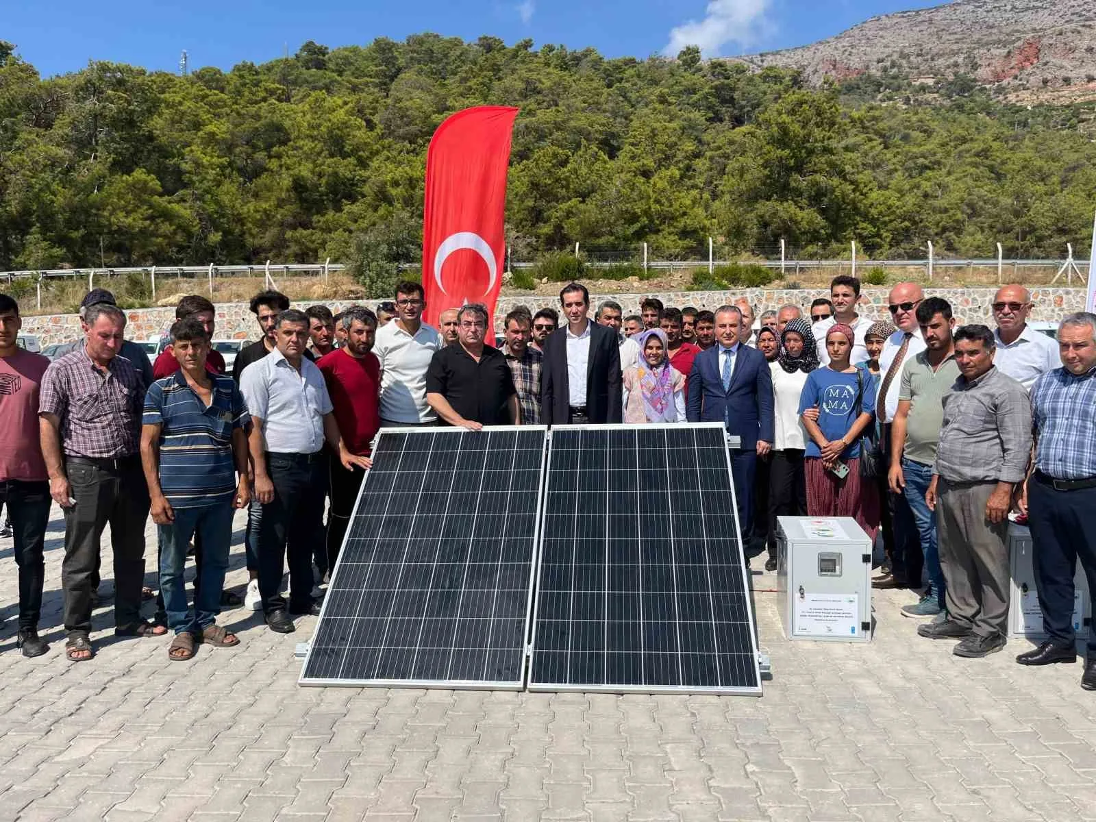 Bozyazı’da hayvan yetiştiricilerine güneş enerjisi paneli dağıtıldı