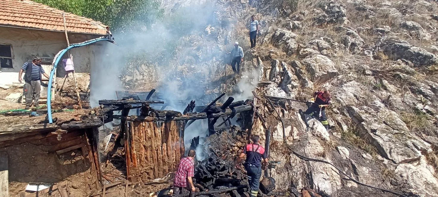 Burdur’da çıkan ev yangınında 1 kişi yaralandı, 1 hayvan telef oldu