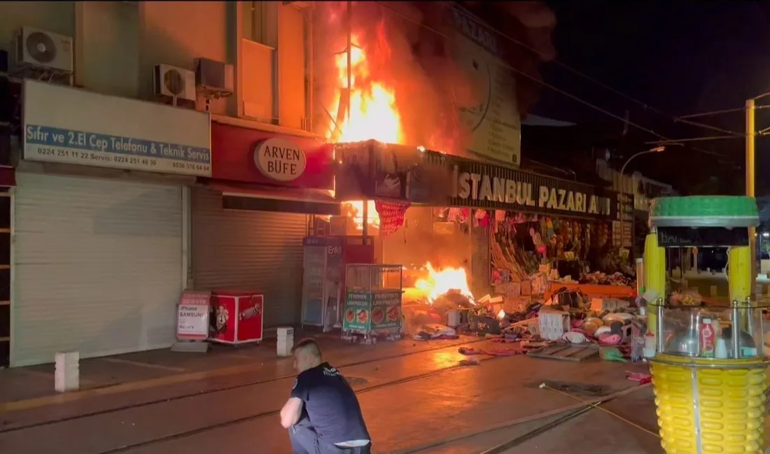 BURSA'DA HEDİYELİK EŞYA MAĞAZASINDA