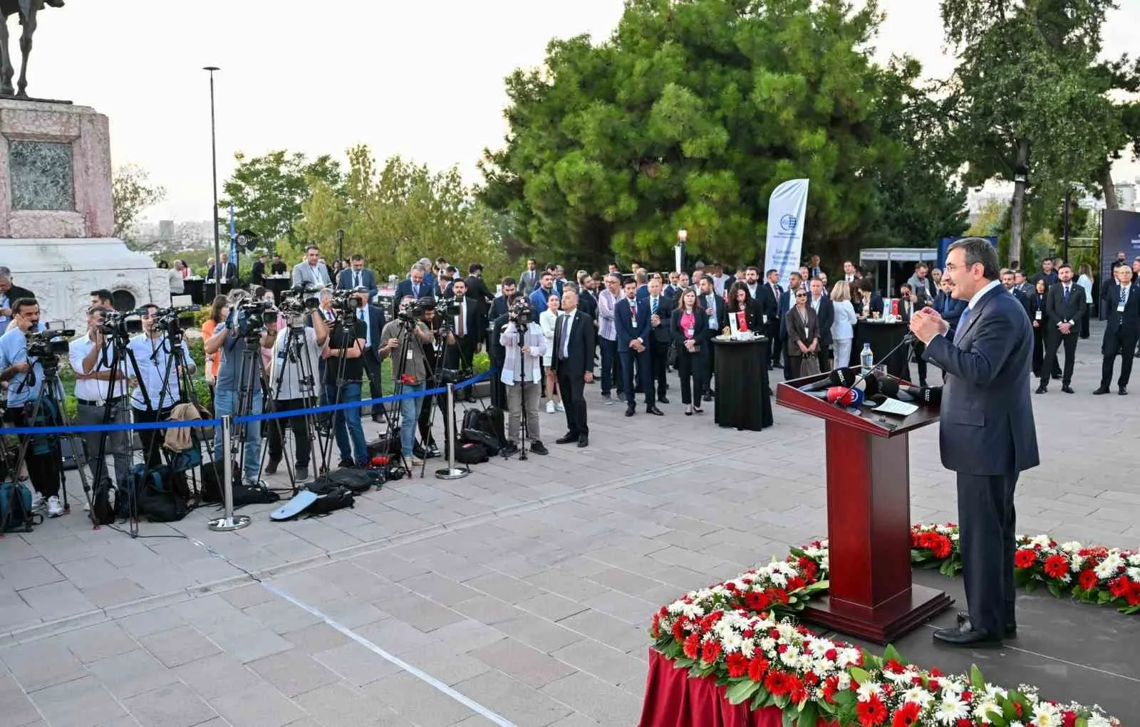 CUMHURBAŞKANI YARDIMCISI CEVDET YILMAZ, "EYLÜL AYI ENFLASYONUYLA BİRLİKTE 40'LI RAKAMLARI