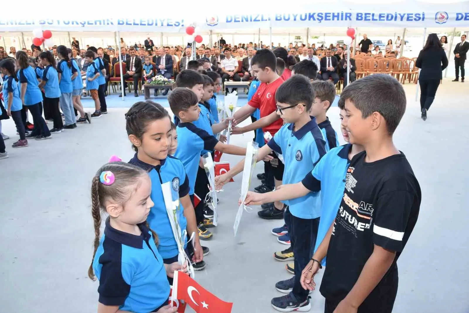 Denizli’de 200 bin 436 öğrenci ders başı yaptı