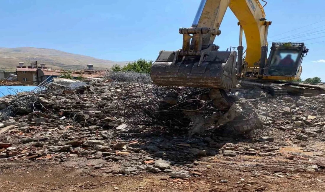 MALATYA'DA YIKILMIŞ VE HASARLI