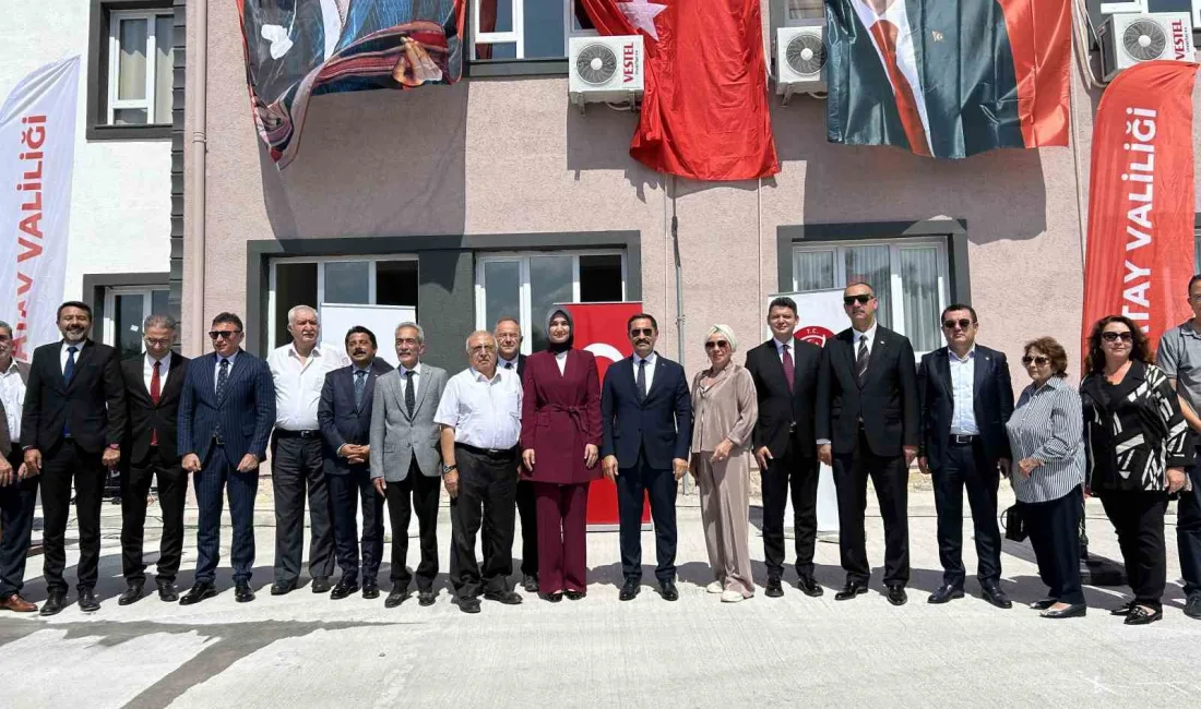 HATAY’IN İSKENDERUN İLÇESİ DENİZCİLER MAHALLESİNDE 6 ŞUBAT DEPREMLERİNDE YIKILAN VE