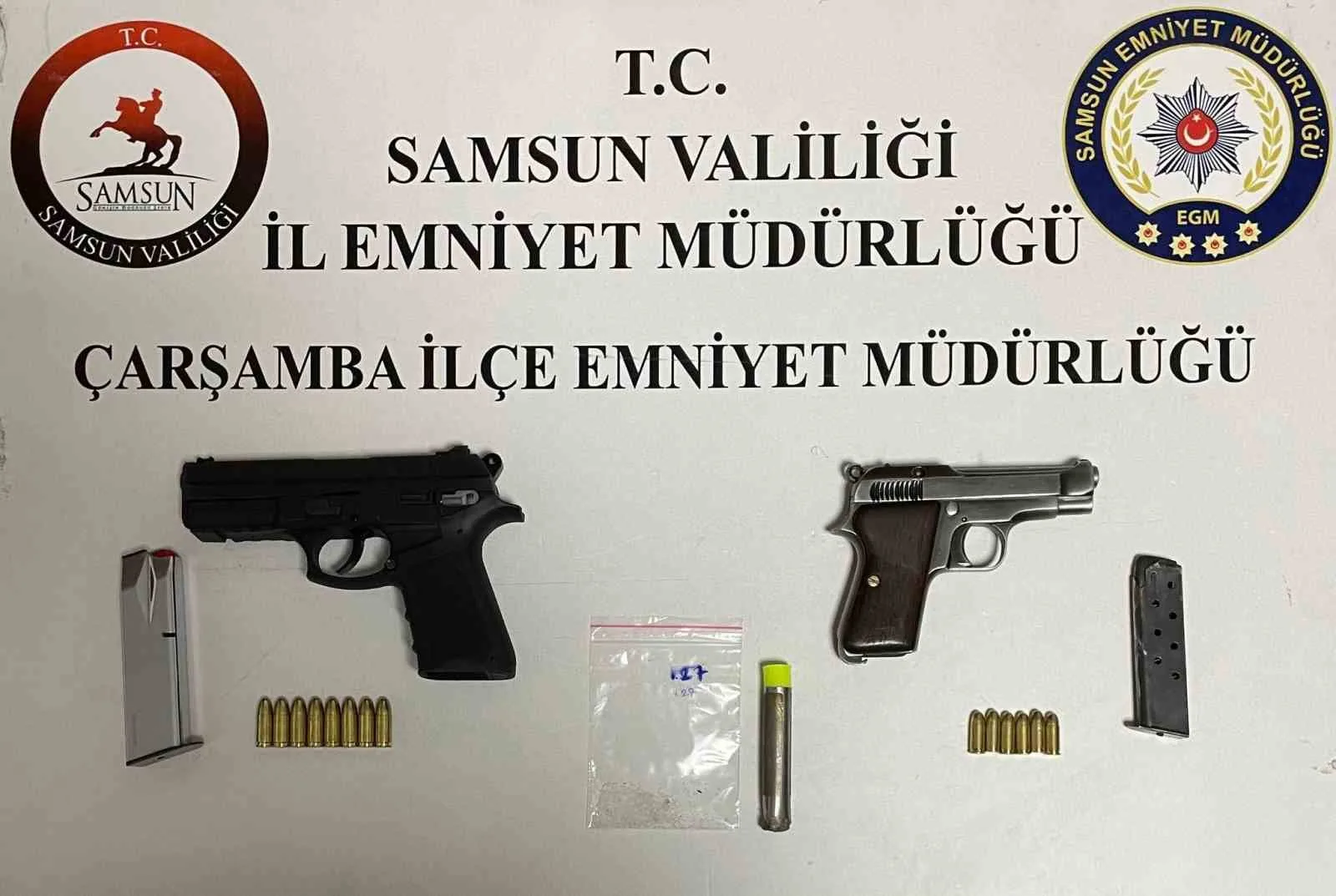 Durdurulan araçta silah ve uyuşturucu ele geçti: 3 gözaltı