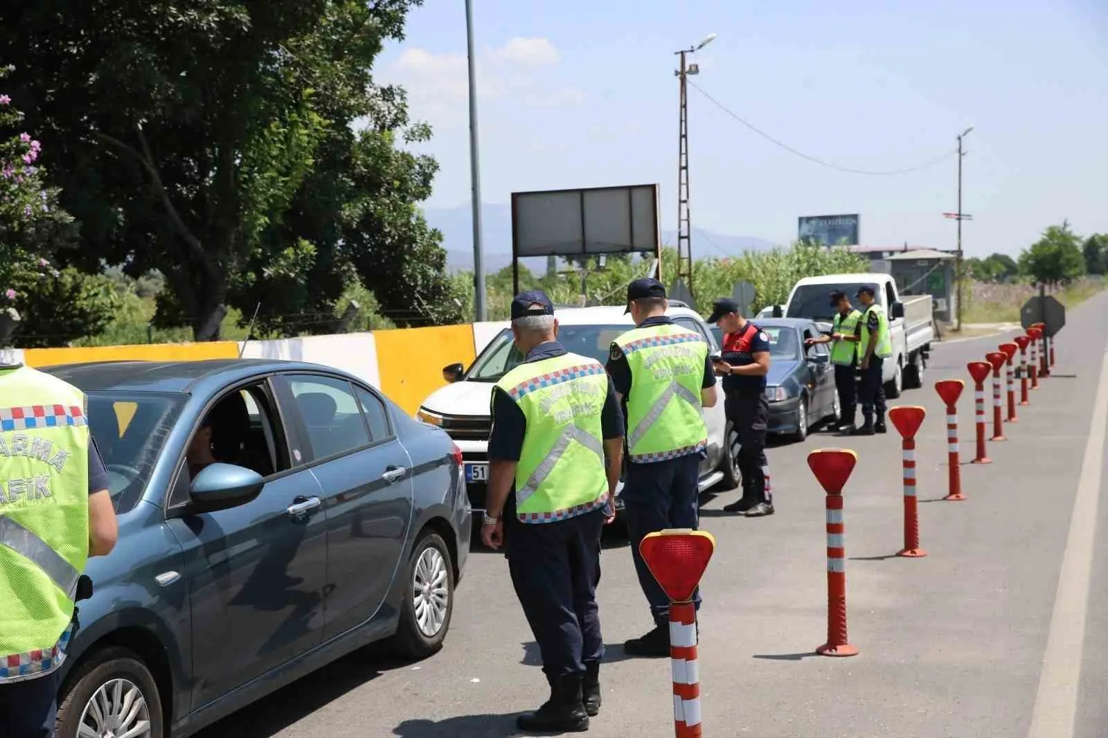 Efeler’de 21 düzensiz göçmen yakalandı