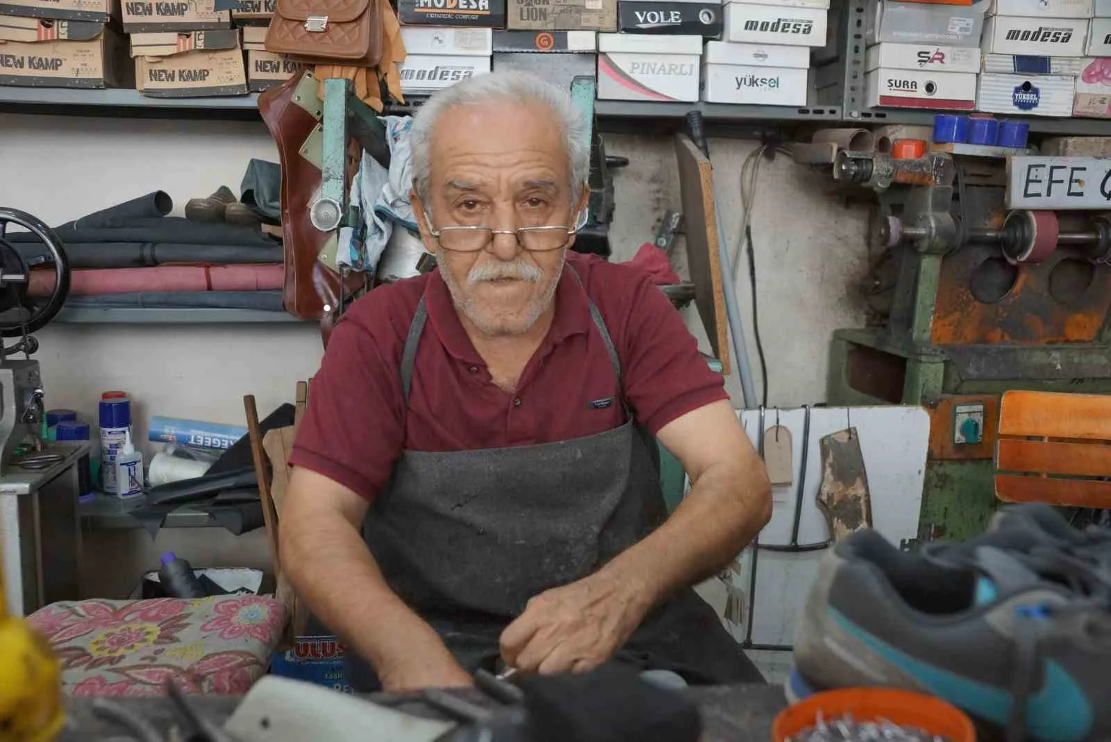 Eğitim sezonu başladı, ayakkabı ve çanta tamiri yoğunlaştı