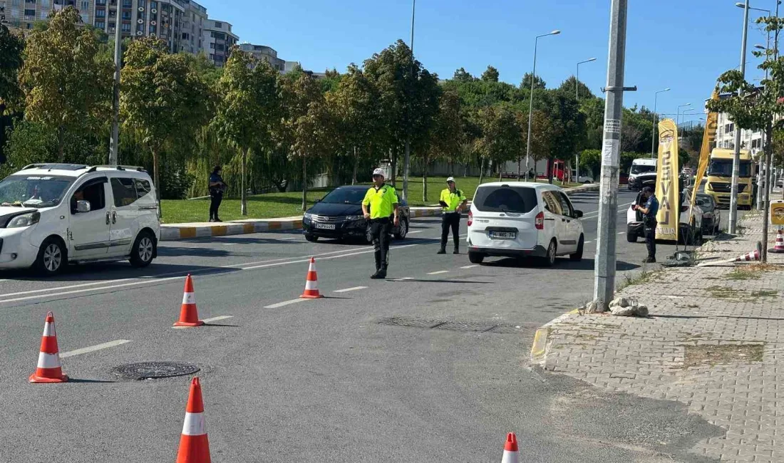 İSTANBUL ESENYURT’TA POLİS EKİPLERİ TARAFINDAN GENİŞ ÇAPLI DENETİM GERÇEKLEŞTİRİLDİ. DENETİMDE