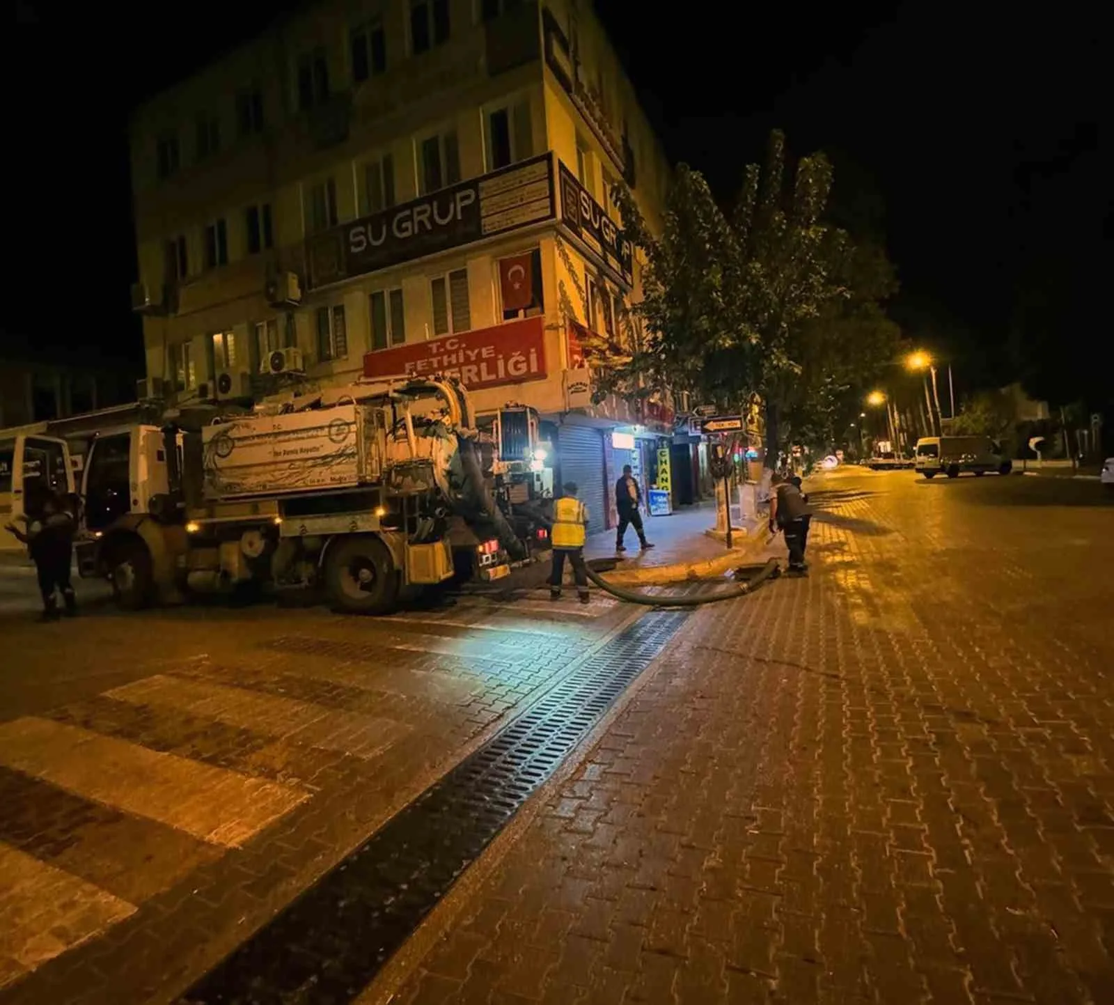 Fethiye’de yağmursuyu hatları taşkınlara karşı temizleniyor