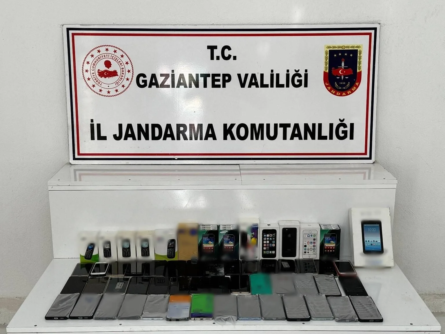 Gaziantep 1 milyon TL değerinde kaçak telefon ele geçirildi