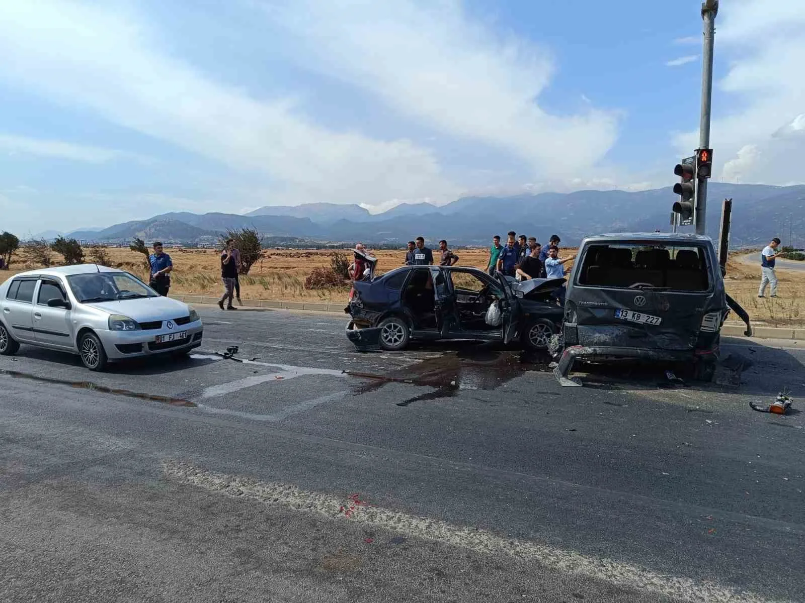 Gaziantep’te 3 aracın karıştığı zincirleme trafik kazası: 2 yaralı