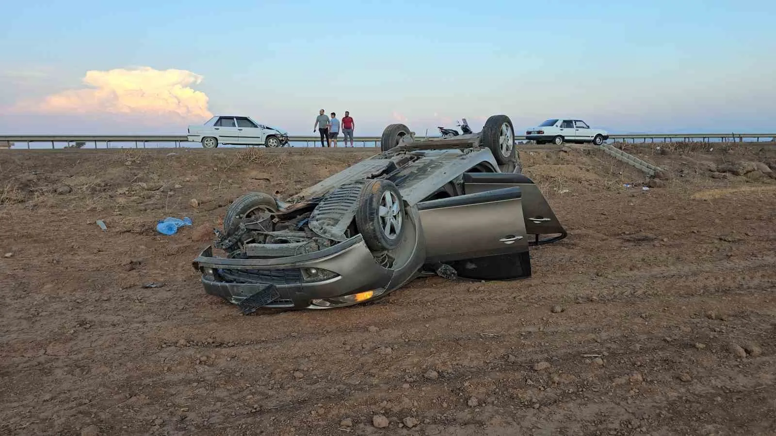 Gaziantep’te çarpışan 2 otomobilden biri takla attı: 4 yaralı