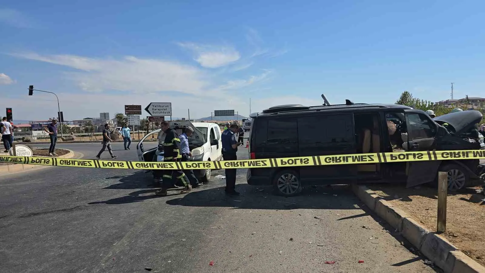 Gaziantep’te hafif ticari araç ile minibüs çarpıştı: 4 yaralı