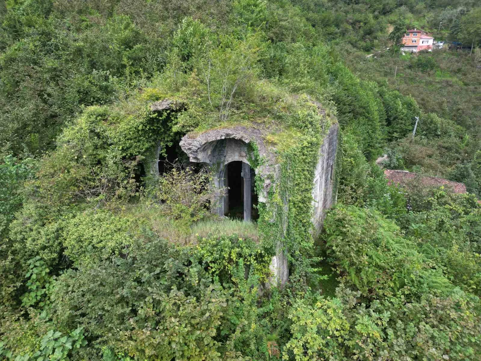 Gündüzleri ziyaret, geceleri kazı