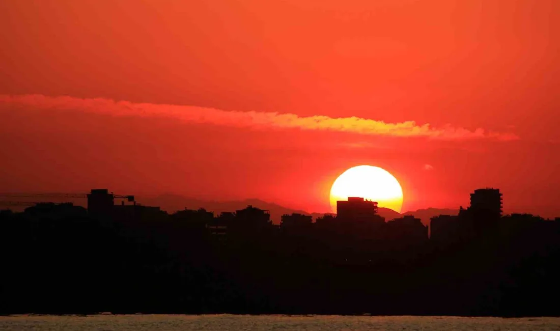 ANTALYA’DA VATANDAŞLAR GÜNEŞİN DOĞUŞUNUN