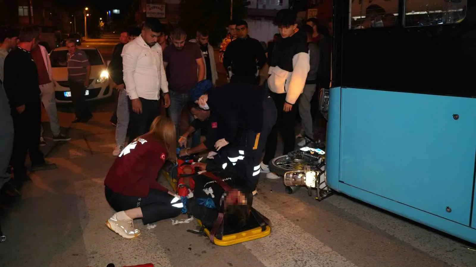 Halk otobüsüyle motosiklet çarpıştı: 14 yaşındaki genç hayatını kaybetti, arkadaşı ağır yaralandı