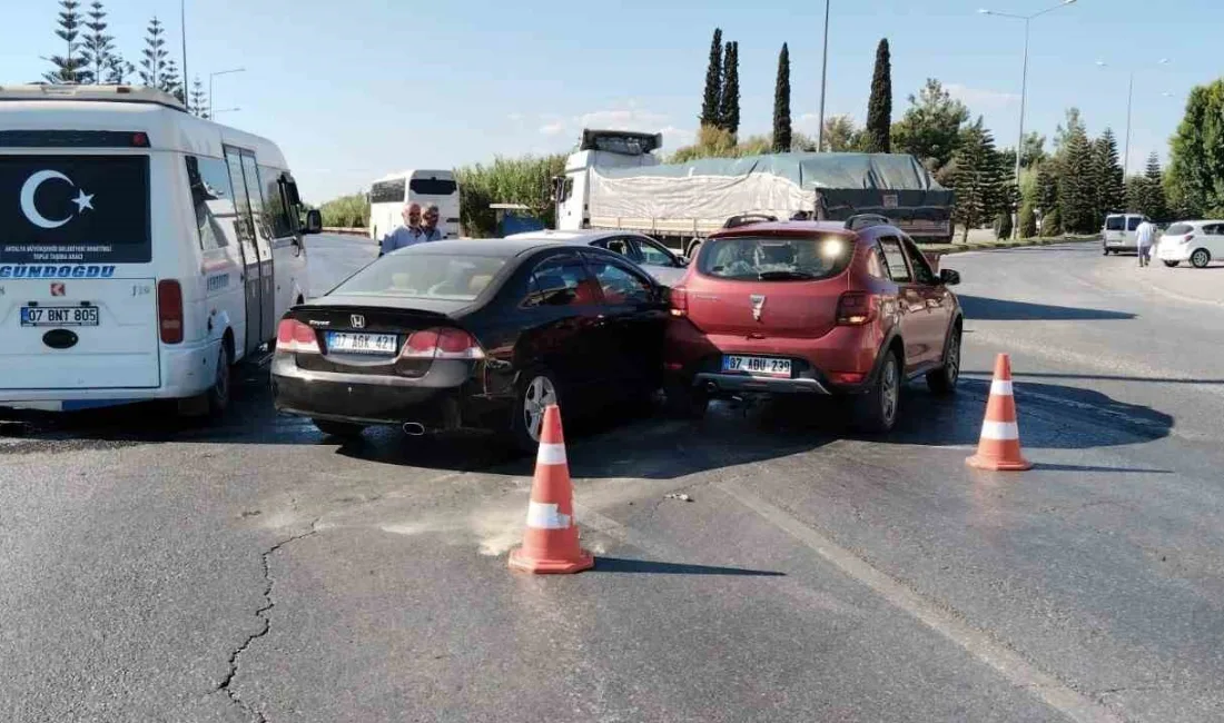 EVRENSEKİ KAVŞAĞINDA 2 OTOMOBİLİN