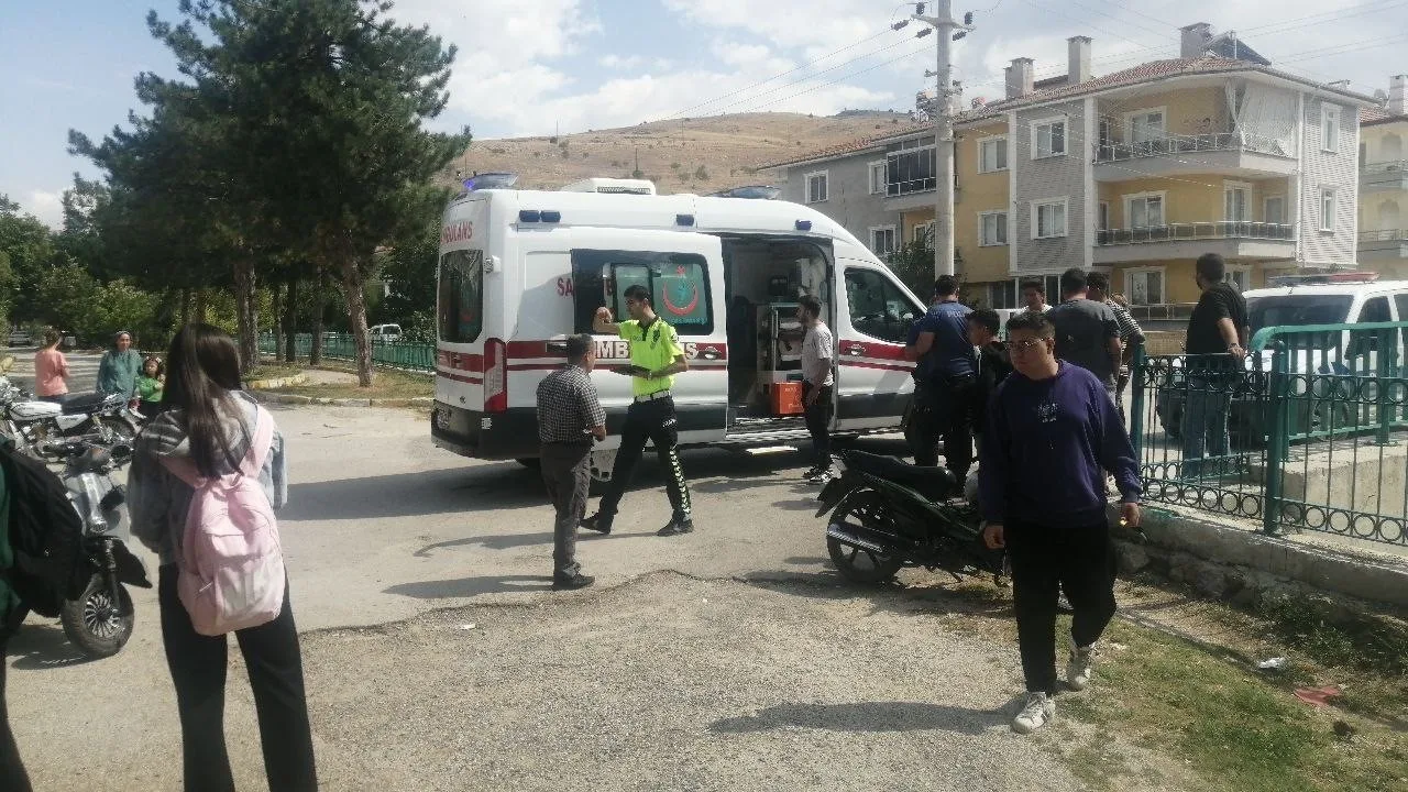 Isparta’da motosikletler çarpıştı: 2 yaralı