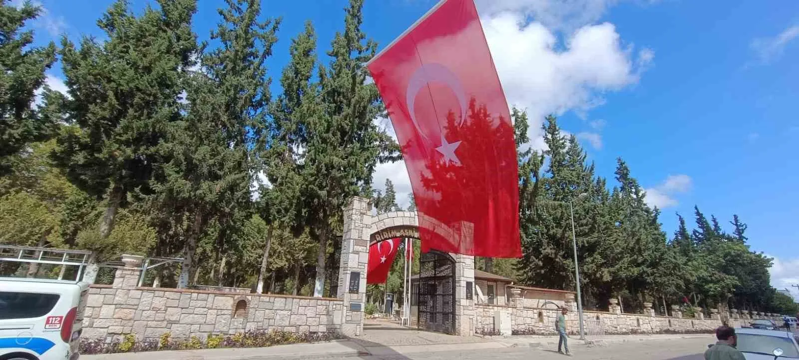 İsrail’in katlettiği Ayşenur’un cenaze töreni için mezarlıkta hazırlıklar tamamlandı