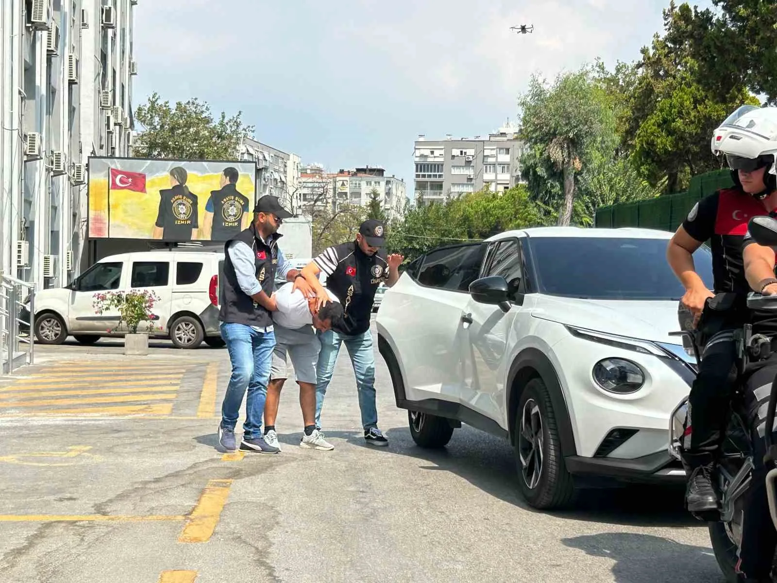 İzmir’de 2 kişiyi öldürüp 3 kişiyi yaralayan gaspçı katil tutuklandı