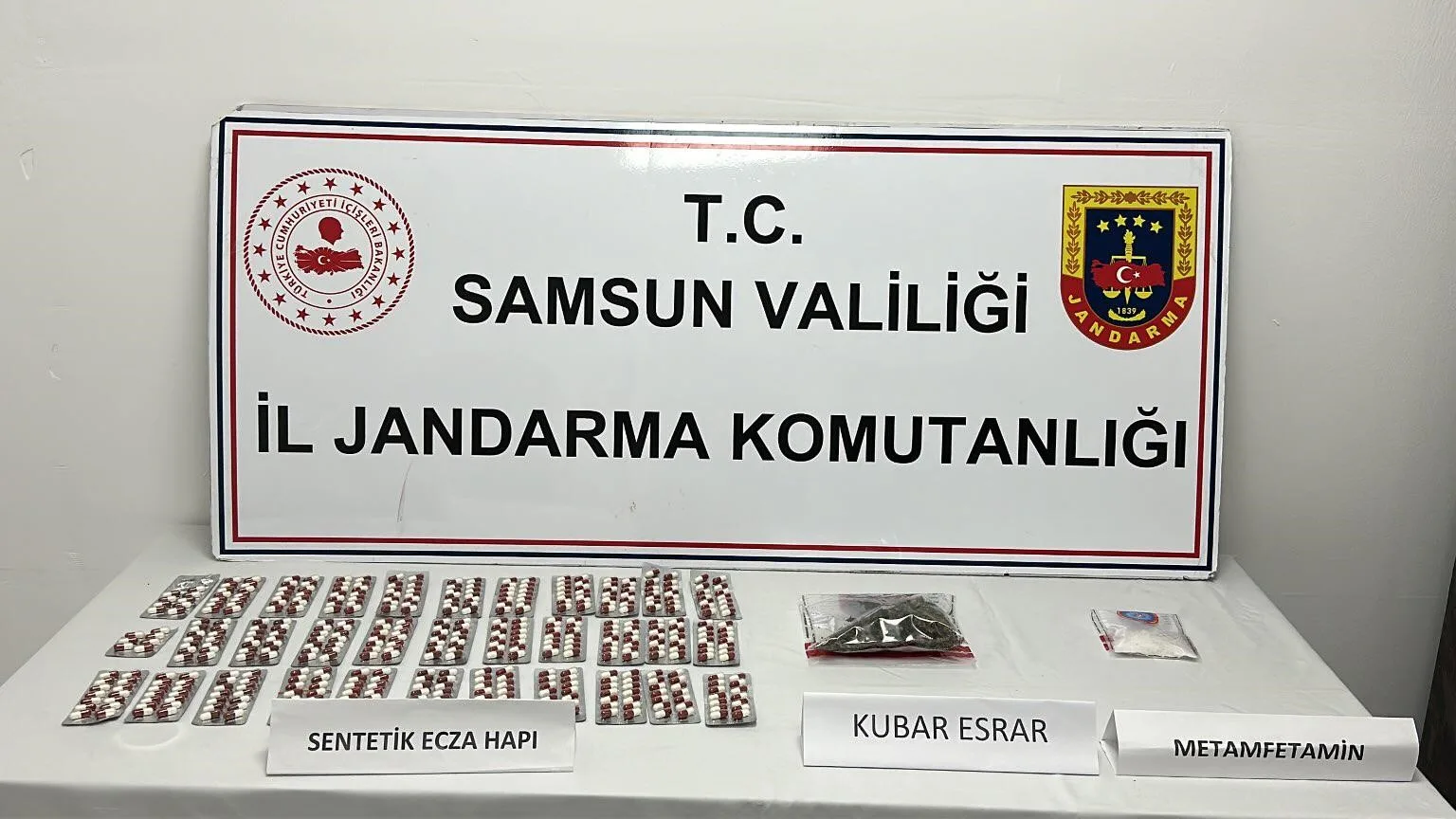 Jandarma ekipleri uyuşturucu madde ele geçirdi