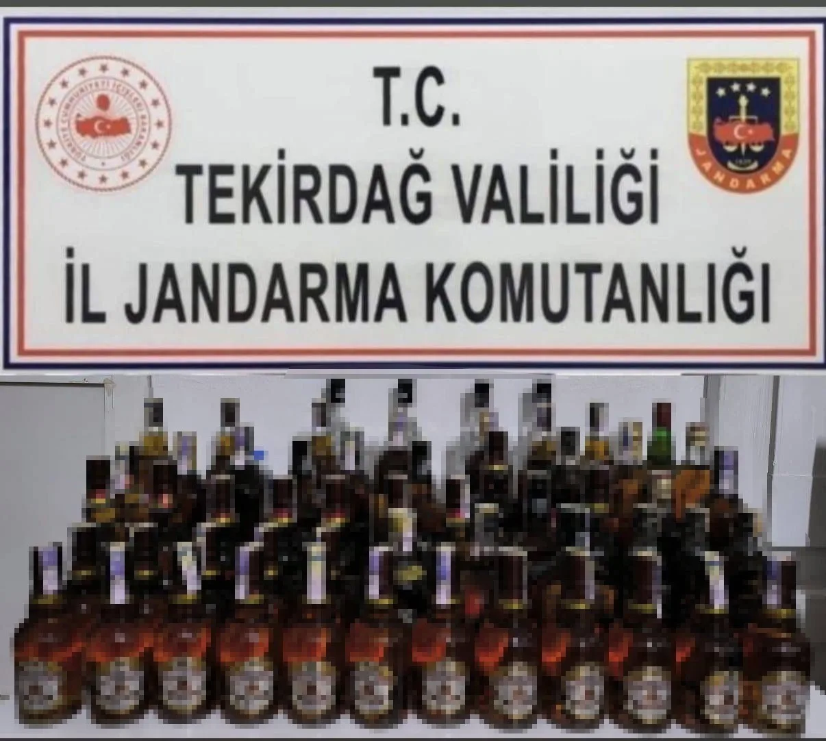 TEKİRDAĞ'IN MURATLI İLÇESİNDE ŞÜPHELİ BİR OTOMOBİLİ DURDURAN JANDARMA EKİPLERİ, BAGAJ