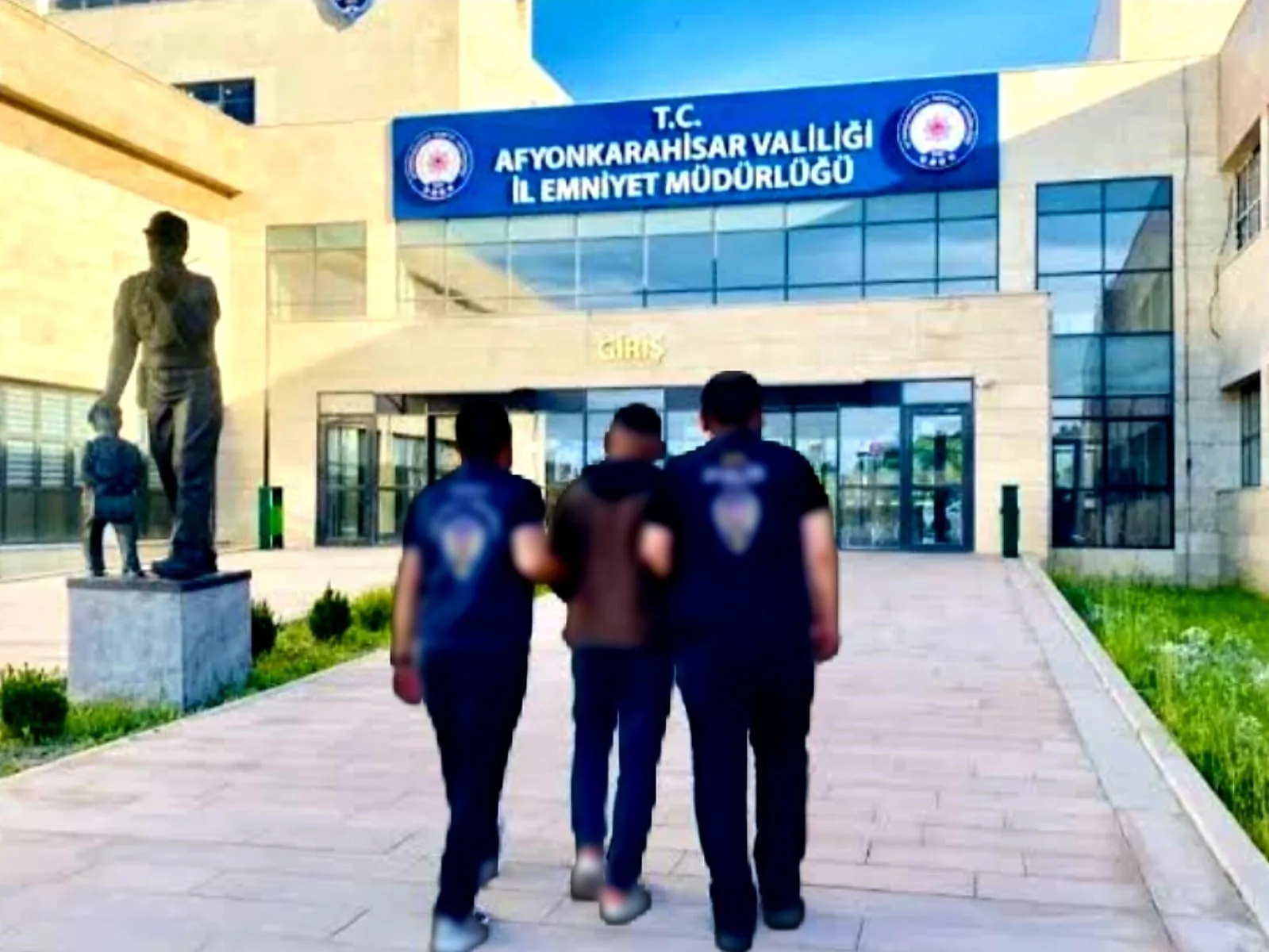 Kampçıların telefonlarını çalan şahsı polis yakaladı