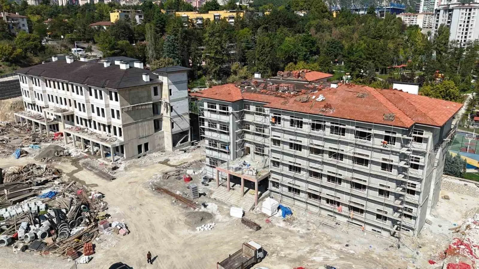 Karabük Anadolu İmam Hatip Lisesi inşaatının yüzde 60’ı tamamlandı