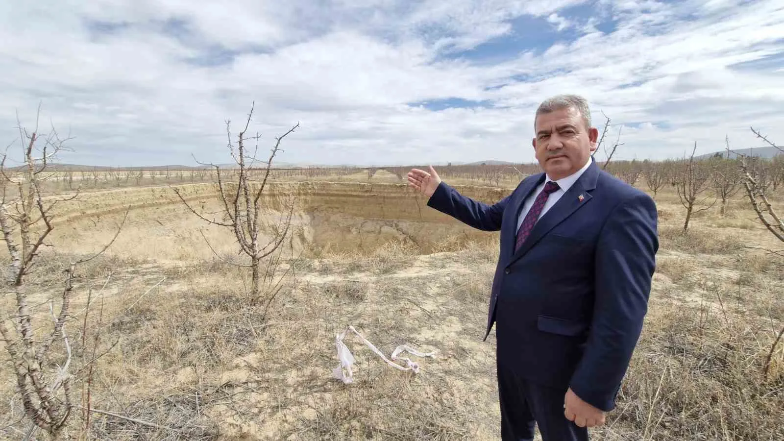 Karaman’da 2 yıl önce oluşan obruğun çevresi ve derinliği iki katına çıktı