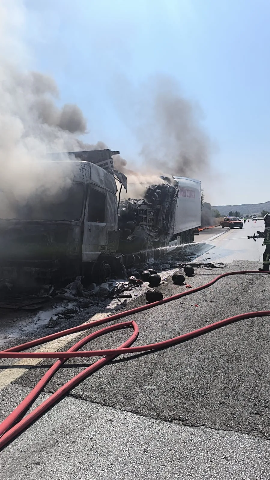 Karpuz yüklü tır alev alev yandı