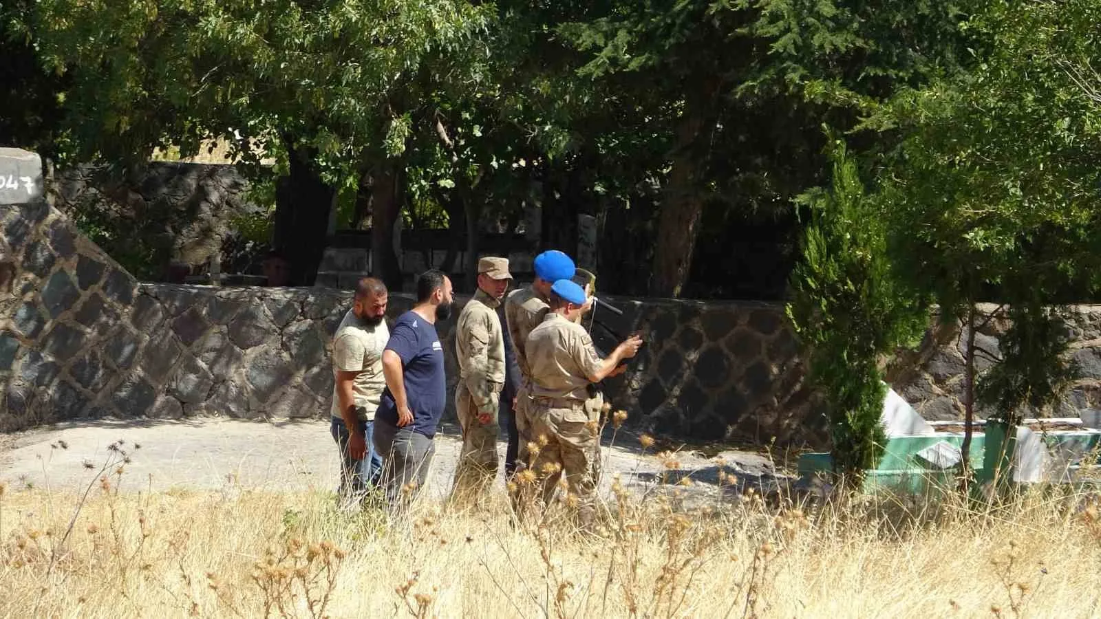 Kayıp Narin’i arama çalışmalarında mezarlıkta yer altı görüntüleme cihazıyla tarama yapıldı