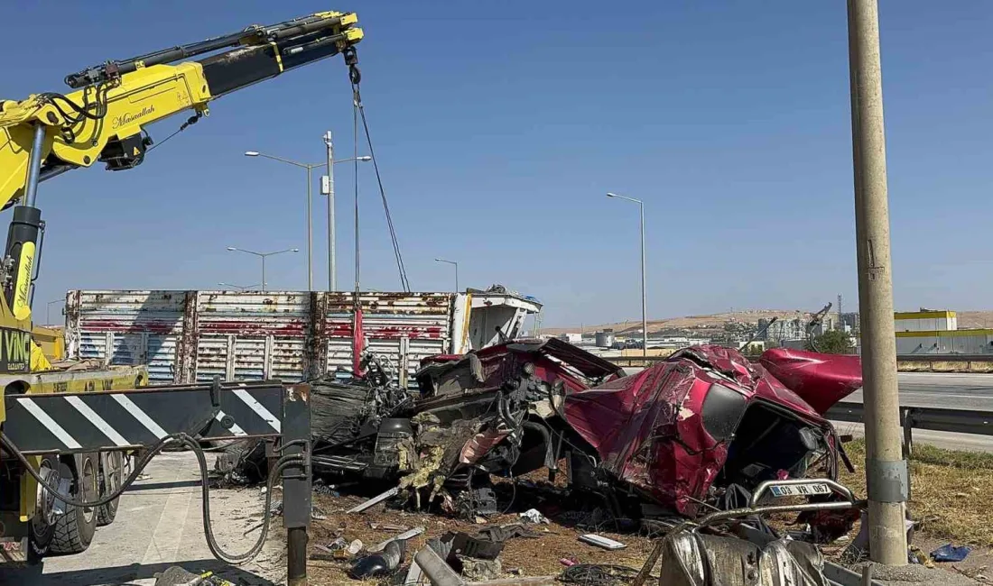 GAZİANTEP’TE KONTROLDEN ÇIKAN TIR,