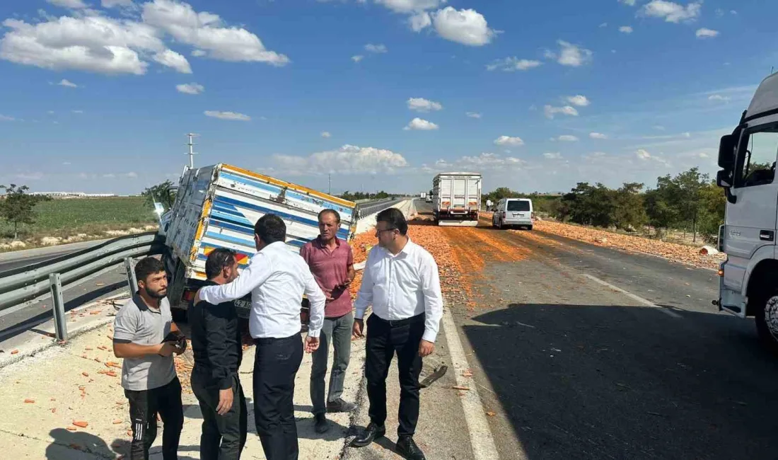 KONYA’DA HAVUÇ YÜKLÜ KAMYONUN