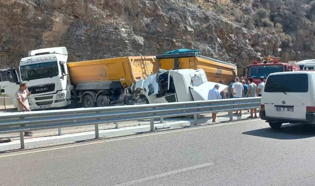 KORKUTELİ-ANTALYA KARAYOLUNDA LASTİĞİ PATLAYAN