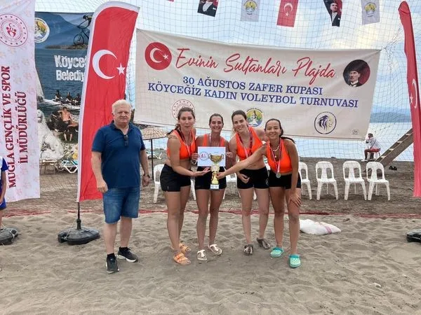 Köyceğiz’de Plaj Voleybolu Turnuvası ödül töreni ile sona erdi