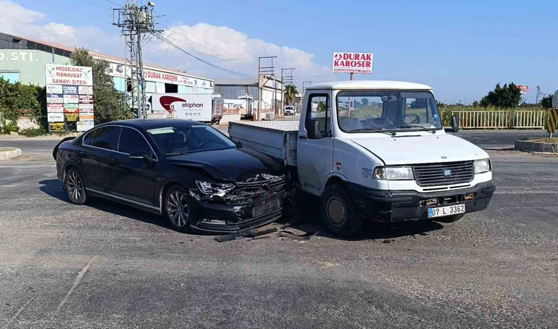 ANTALYA’NIN MANAVGAT İLÇESİNDE KAMYONET