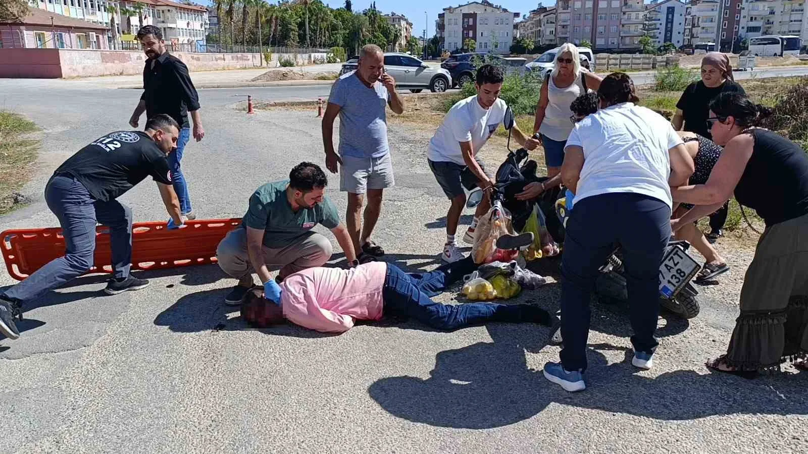 Manavgat’ta motosikletten düşen adam ağır yaralandı