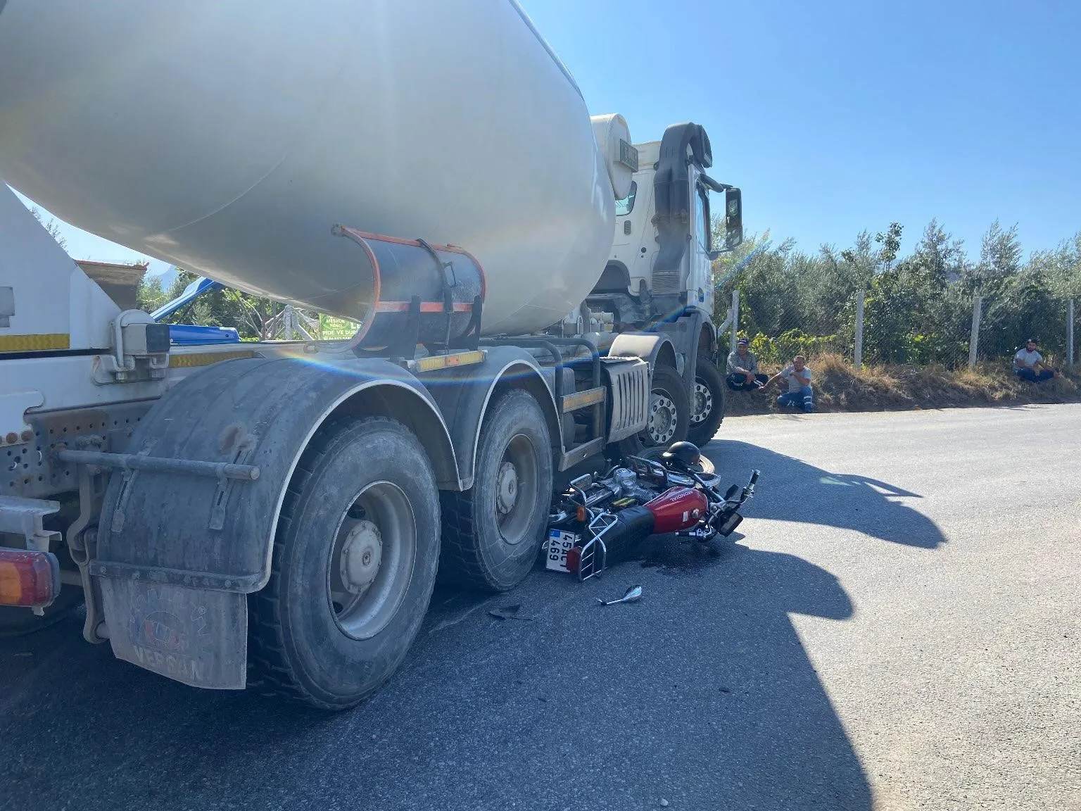 Manisa’da kamyonetle çarpışan motosiklet sürücüsü hayatını kaybetti