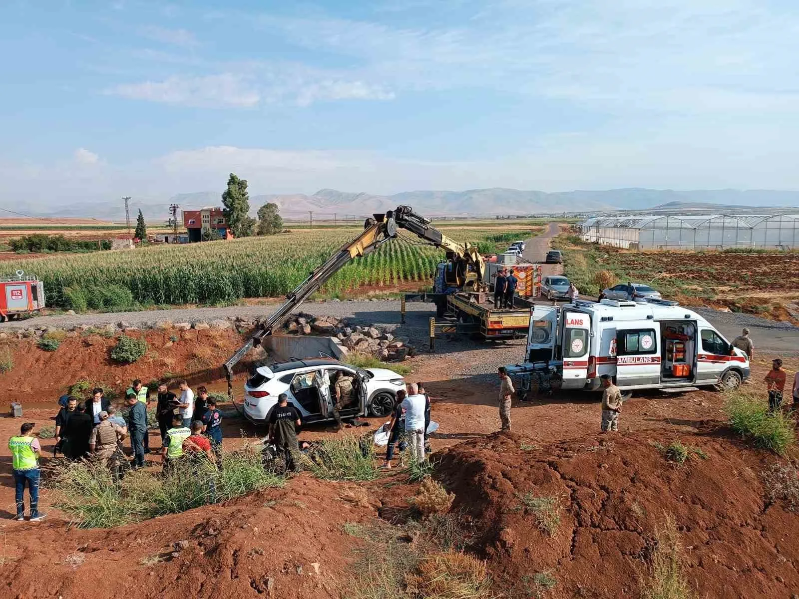 Mardin’de kanala düşen otomobilde 3 kişi hayatını kaybetti