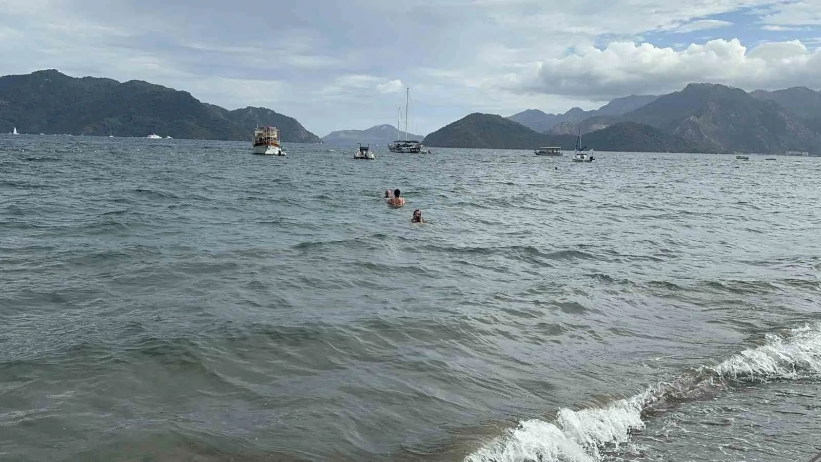 Marmaris’te yağmurda deniz keyfi