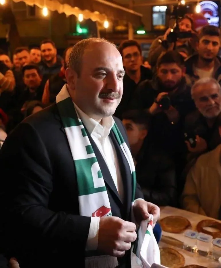 Mustafa Varank Bursaspor’un deplasman sponsoru oldu