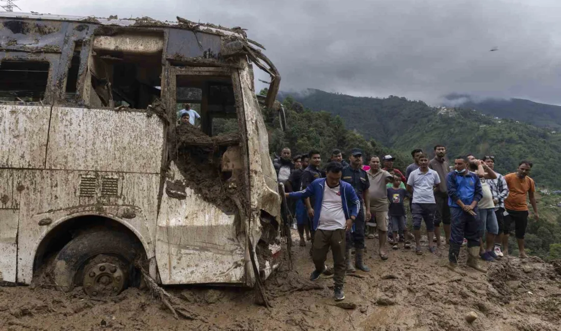 NEPAL’DEKİ SEL VE TOPRAK